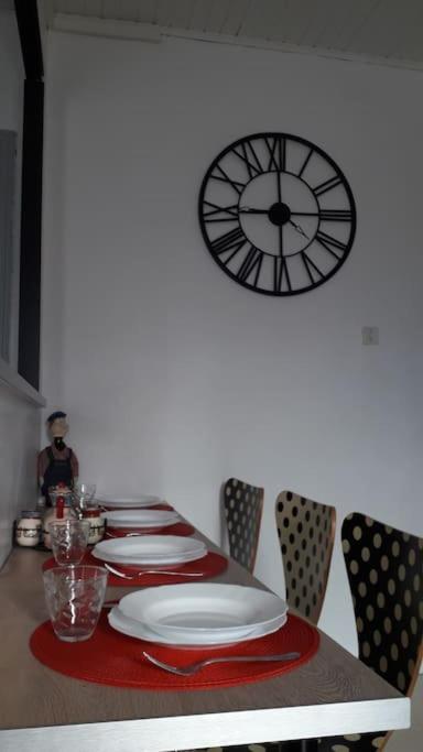 Bel Appartement Au Coeur De La Cite Medievale Sommières Exteriér fotografie